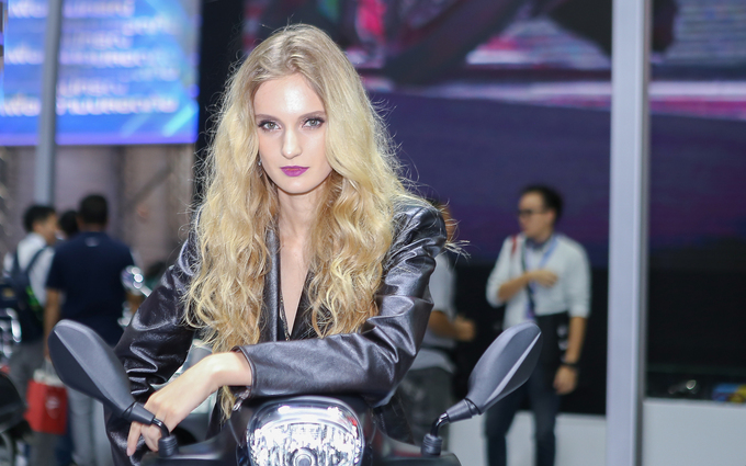 Dàn người mẫu tại triển lãm ôtô lớn nhất Đông Nam Á